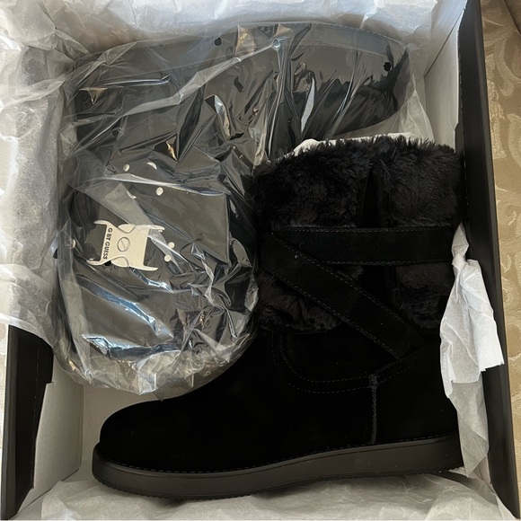Guess GG “Ashlee ” Faux Fur Boots - Picture 7 of 9